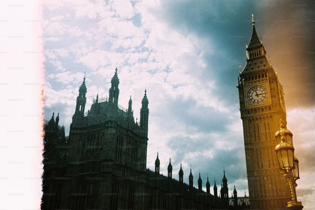 穿皮夹克抄袭英伟达黄仁勋？雷军否定：这太诙谐了！